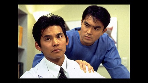 振り返れば奴がいる